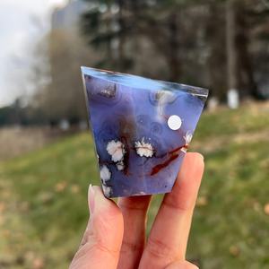 Vente en gros de pierres naturelles de qualité supérieure : Agate bleue fleurie de forme libre, cristal de palmier pour la lithothérapie, pour une décoration intérieure unique et des cadeaux de fêtes - Product Image 3