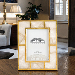 Gia Đình Sang Trọng Thạch Anh Trắng Với Brass Trim Đá Hình Ảnh Khung Bàn Trang Trí-Trắng Thạch Anh/Thủy Tinh/Brass - Product Image 5