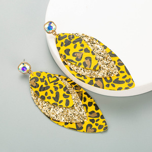 Boucles d'oreilles en simili cuir mode exagération multicouche feuille léopard cuir diamant boucles d'oreilles pour femmes Uionen 911 - Product Image 1