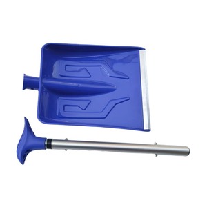 Pala para Nieve de Plástico Azul de 81 cm con Mango en D y Hoja Cuadrada para Uso en Exteriores - Product Image 3