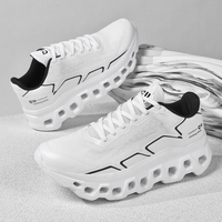 Chaussures de marche tendance légères au design moderne, chaussures de sport décontractées respirantes pour hommes, prêtes à être expédiées