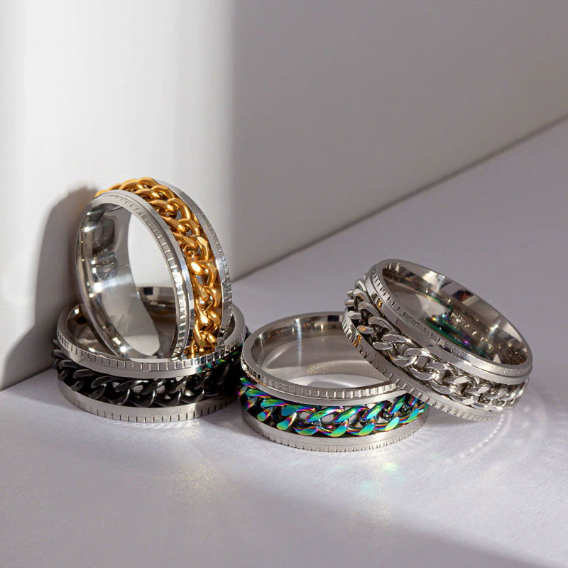 Retro Handcrafted Hammered Pattern Rotating Tungsten