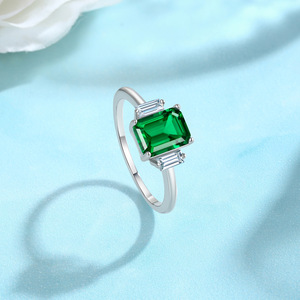 Anelli Raffinati di Alta Qualità <span class=keywords><strong>con</strong></span> Gemme Sintetiche 6*8MM, <span class=keywords><strong>Argento</strong></span> <span class=keywords><strong>925</strong></span> <span class=keywords><strong>con</strong></span> Smeraldo Classico e Moissanite, Tre Pietre per Donna - Product Image 4