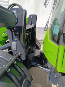 Rueda Motriz Económica con Motor Ce Epa V de 1200 kg, Cabina Delantera con Cubo, Techo y Varios Accesorios - Product Image 5