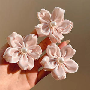 Horquilla para el Cabello con Flores de Cerezo Rosa Dulce y Perlas, Broche Floral Bonito, Accesorio para el Cabello - Product Image 4