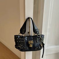 Nouveau Sac Moto 2026 Vintage Métallique Punk Couleur Unie Fermeture Éclair Moderne Deux Bretelles Bandoulière Croisée Rivets Tendance