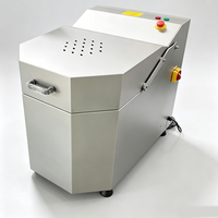 Centrifugale groentedroger, machine voor het drogen van kool, sla, fruit en water.