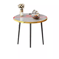 Ensemble de tables basses gigognes contemporaines trois pièces en métal doré, acier inoxydable et bois, pour usage extérieur, hôtels, gymnases et salles de bain