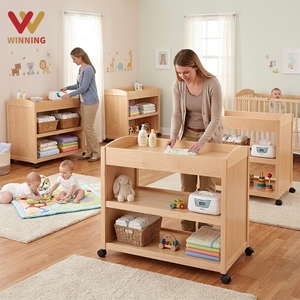 <span class=keywords><strong>Fasciatoio</strong></span> in Legno Montessori Personalizzabile con Altezza Regolabile per Asilo Nido, Scuola Materna, Cameretta Bambini, Arredamento per la Cura del Bambino - Product Image 1