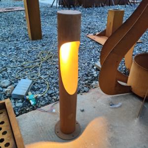 Lampadaire décoratif pour jardin en acier Corten, éclairage moderne extérieur ou intérieur, boîte à lumière en métal - Product Image 5