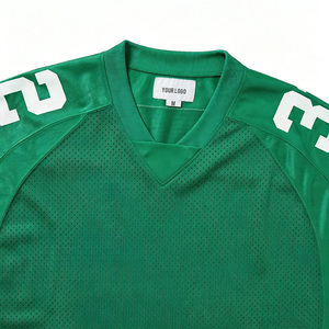 Maillot de football personnalisé vert en mesh, col en V, manches courtes, impression sublimée, anti-humidité, léger, haut de sport pour homme adulte - Product Image 3