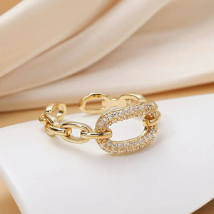 Anello da Cocktail Geometrico A199 da Donna con Zirconia Cubica Creata in Laboratorio, Micro Pavé, Pietra Rotonda, Gioiello alla Moda per Feste - Product Image 3