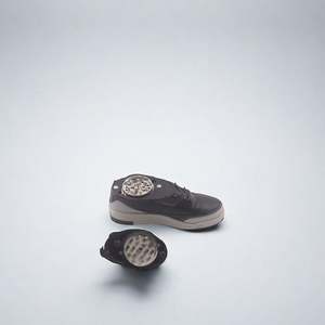 Molino de Hierbas de Aleación de Zinc con Diseño Novedoso en Forma de Zapatilla Deportiva, Accesorios para Fumar Tabaco y Hierbas - Product Image 1