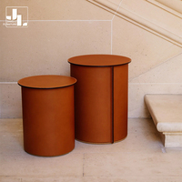 Ensemble de tables d'appoint orange de luxe pour salon d'hôtel de style italien, table d'angle en métal et cuir pour chambre à coucher de villa, meubles