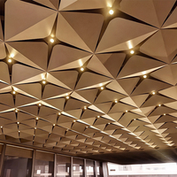 Panneau de plafond en aluminium 3D concave-convexe, forme triangulaire, pour hall d'hôtel, revêtement décoratif en aluminium pour projet commercial