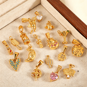 Viaggio Sogno d'Estate |   Ciondoli a forma di baseball, ombrello e cactus in acciaio inossidabile placcato oro PVD 18k |   Impermeabile e Antiossidante - Product Image 6