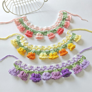 Écharpe tricotée pour animaux de compagnie en forme de fleur, collier pour chat et chien, bavoir fait main en muguet, bavoir anti-bave. - Product Image 1