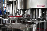 Machine d'embouteillage de bière Ligne de production de remplissage de canettes de bière Machine de remplissage de canettes de boisson gazeuse