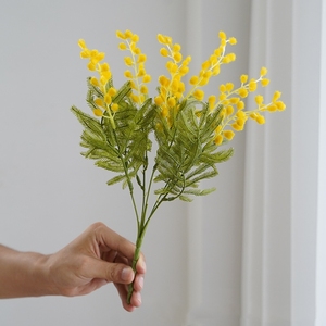 Vente en gros de tiges de <span class=keywords><strong>fleurs</strong></span> jaunes blanches en plastique de haute qualité fleur d'<span class=keywords><strong>albizia</strong></span> artificielle en vrac pour mélanger les bouquets de mariée - Product Image 6