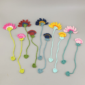 Fleur en crochet faite à la main, colorée, en forme de queue de poisson - Porte-livre, breloque pour sac et attache-rideau multi-usages, style bohème - Product Image 2