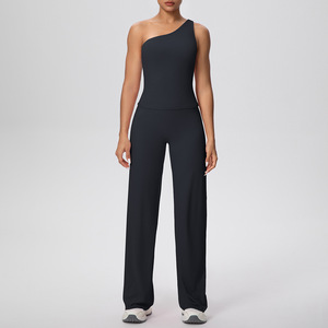 Ensemble 2 pièces de yoga uni pour femme : débardeur asymétrique et leggings taille haute élastiques à jambe droite, respirants - Product Image 6
