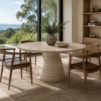 Table à manger ronde en travertin beige, base en pierre massif conique, table en travertin naturel de luxe pour la salle à manger d'une maison moderne ou d'une villa