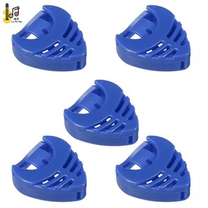 Vente en gros de pâte pour accessoires matière <span class=keywords><strong>plastique</strong></span> triangle en forme de coeur ukulélé médiator étuis portatifs collants à la main - Product Image 1