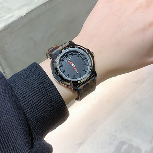 Nouvelle montre pour femme tendance et élégante à imprimé léopard, grand cadran, bracelet en silicone - Product Image 2