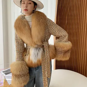 女士冬季时尚真狐狸毛套装羊毛混纺外套，配有巨大的狐狸毛衣领和袖口真狐狸毛夹克