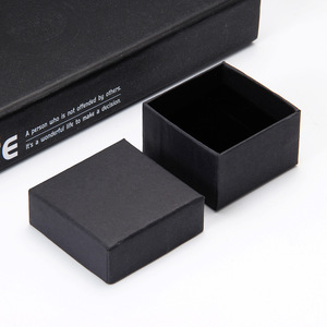 Caja de Joyería Cuadrada 5x5 7x7 Negra Lisa de ABS para Guardar Anillos, Pulseras y Collares, Caja de Regalo - Product Image 1