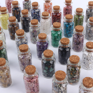 Bouteille en verre en gros avec éclats de cristal et gravier de pierres précieuses de chakra naturelles pour la lithothérapie, idéale pour les cadeaux - Product Image 4