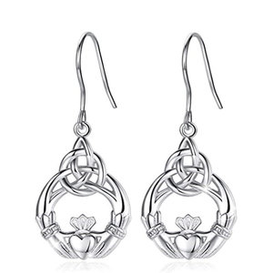 Boucles d'oreilles Claddagh en or blanc, argent 925, motif cœur, bijoux de mariage classiques pour femmes, objet de collection culturel chrétien - Product Image 1