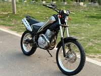 Moto d'aventure pour adultes Old School Tricker XG250, monocylindre refroidi par air, jantes à rayons, selle confortable