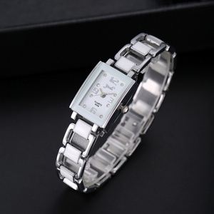 Nuevo Reloj de Pulsera para Mujer Estilo Coreano con Esfera Cuadrada de Diamantes, Reloj de Cuarzo en Stock al por Mayor - Product Image 5