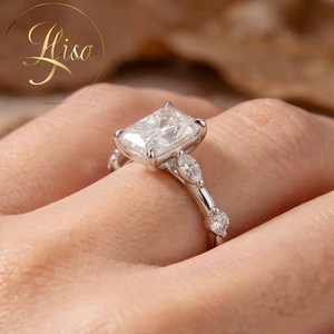 Anillo de Compromiso Personalizado de Oro de 18K con Diamante Radiante VVS D Cultivado en Laboratorio, Certificado IGI, Anillo con Piedras Laterales de Diamante CVD Hecho en Laboratorio, Joyería Fina - Product Image 2