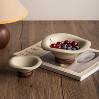 Bol à pied à bord évasé avec base en bois d'acacia 70ml 200ml, plat à noix et snacks en grès, coupe à fruits, décoration de table à thé Japandi
