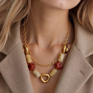 Collier de perles en résine géométrique avec chaîne dorée, chaîne de clavicule multicouche pour femmes, bijoux à la mode - Product Image 1