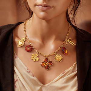 Collier en acier inoxydable avec fleur, nœud, cœur, couleur ambre pour pulls d'automne et d'hiver, plaqué or 18 carats - Product Image 1