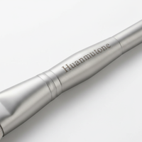 Pinceau de maquillage à manche en bois et poils synthétiques bicolores pour le fond de teint, le blending et le gloss à lèvres – Outils pour le visage