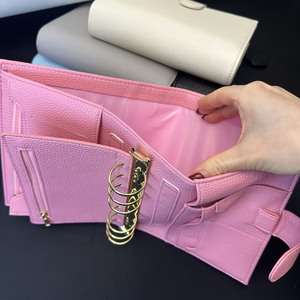 Nouveau classeur de budget A6 rose de luxe personnalisé avec 6 anneaux dorés, couverture de portefeuille Pebble, classeur pour argent - Product Image 4