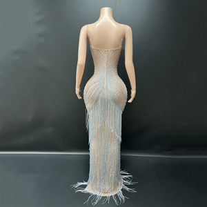 Abito da sera lungo di alta gamma con strass, ultra-trendy, <span class=keywords><strong>senza</strong></span> <span class=keywords><strong>spalline</strong></span>, con spacco alto e nappe, stile celebrità - Product Image 4