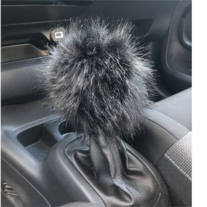 Housse de bouton de porte en fourrure noire moelleuse, pommeau de vitesse de voiture GKFN avec une prise en main confortable et agréable - Product Image 2