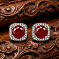 Neues Europäisches und Amerikanisches Quadratisches Schmuckset in Rubinrot Luxuriöses Eingelegtes Rotes Korund Anhänger Ohrringe Ring Dreiteiliges Set