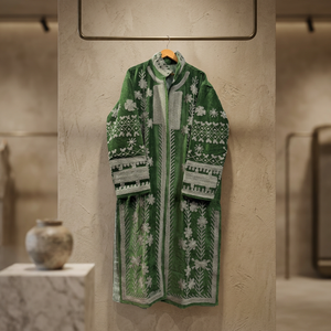 Manteau long en velours vert brodé artisanal de luxe personnalisé, design floral bohème traditionnel ouzbek Suzani, hiver, femme - Product Image 5