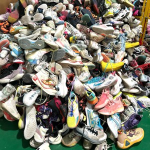S03 <span class=keywords><strong>Chaussures</strong></span> de basketball d'occasion pour hommes, baskets de marque, lots en gros, articles de sport d'origine chinoise de seconde main, lots Ukay - Product Image 1