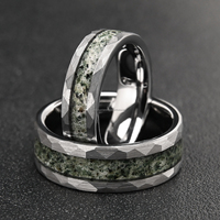 DRX Schmuck Maßgefertigte Großhandels 8MM/6MM Wolframstahlringe mit Moosachat-Einlage, Gehämmerte Wolframkarbid-Eheringe für Herren