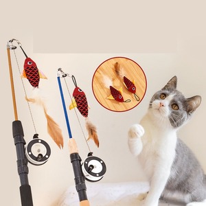 Jouet pour chat d'intérieur durable, canne à pêche télescopique avec plume et poisson en tissu, jouet pour animaux de compagnie en EVA écologique - Product Image 1