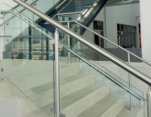 Balustrade en verre en alliage d'aluminium sur mesure avec poteaux carrés pour rampe d'<span class=keywords><strong>escalier</strong></span> de <span class=keywords><strong>maison</strong></span> résidentielle moderne - Product Image 6