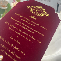 Cartes de menu de table en velours de luxe personnalisées avec estampage à chaud doré et pompon pour mariage et soirées