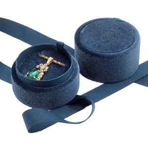 Caja de terciopelo para joyería, para anillos de boda, pendientes, colgantes, con diseño de lazo. - Product Image 3